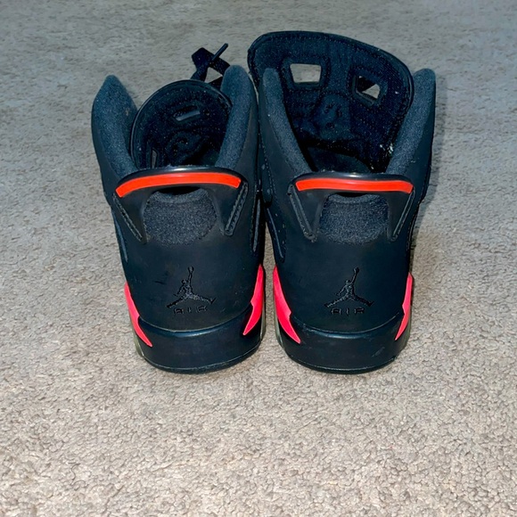 Like New Jordan Infared - Picture 3 of 6